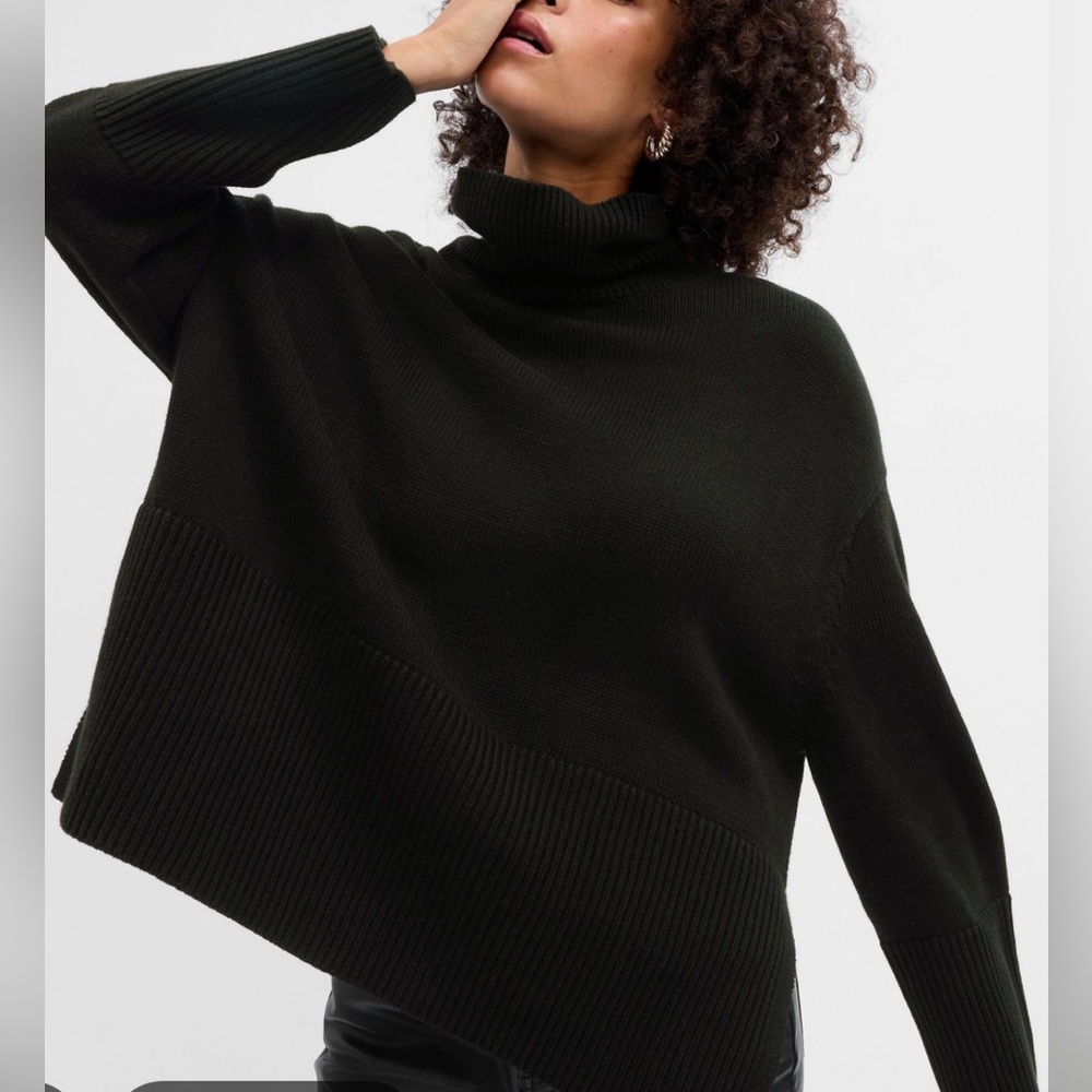 GAP 24/7 Split-Hem Turtleneck Sweater